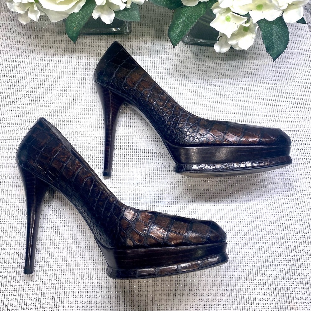 Preowned Stuart Weizmann crocodile heels size 8